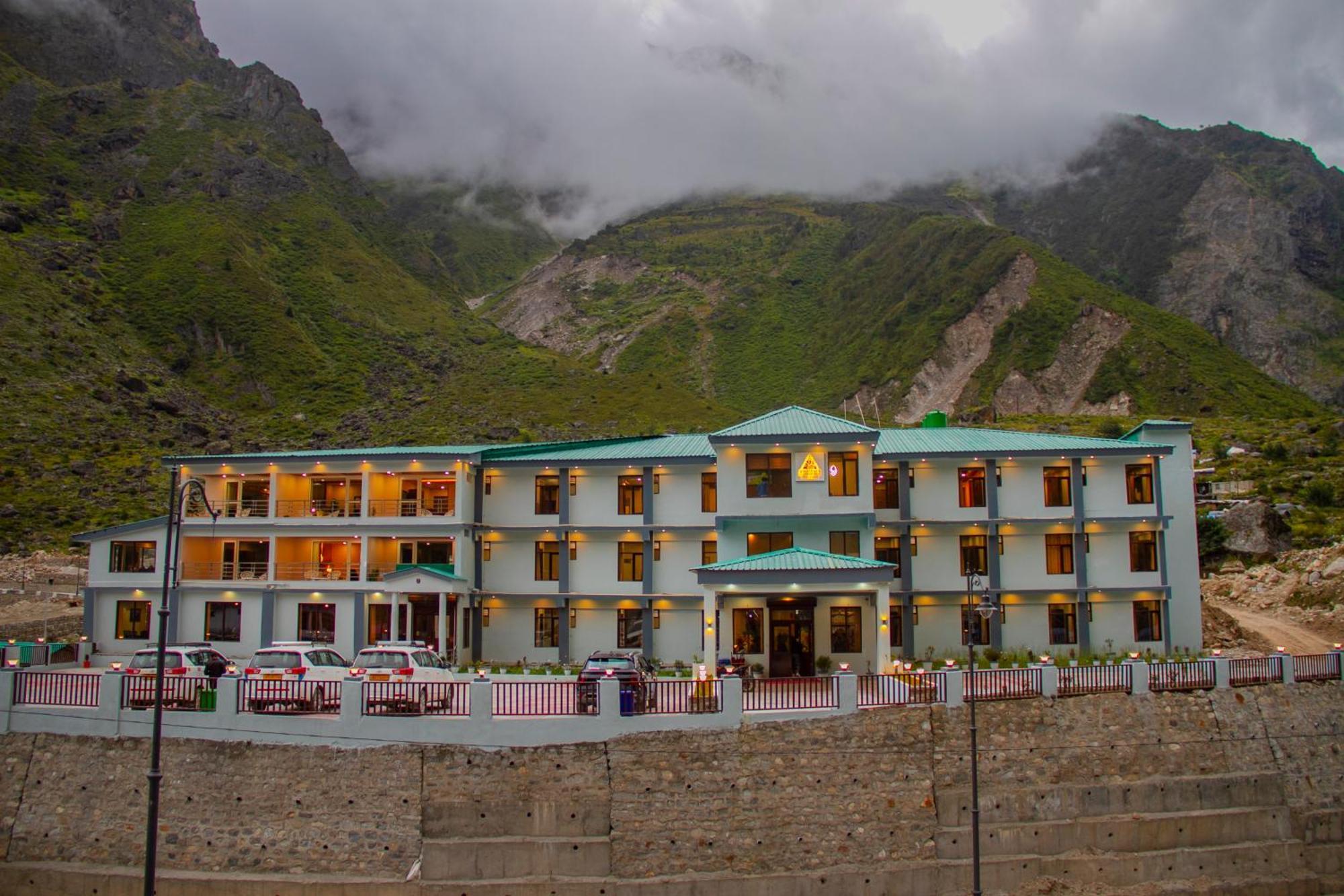 Amritara The Avadh Hotel Badrinath Bagian luar foto