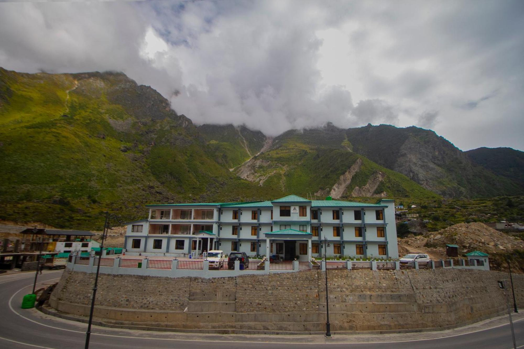 Amritara The Avadh Hotel Badrinath Bagian luar foto