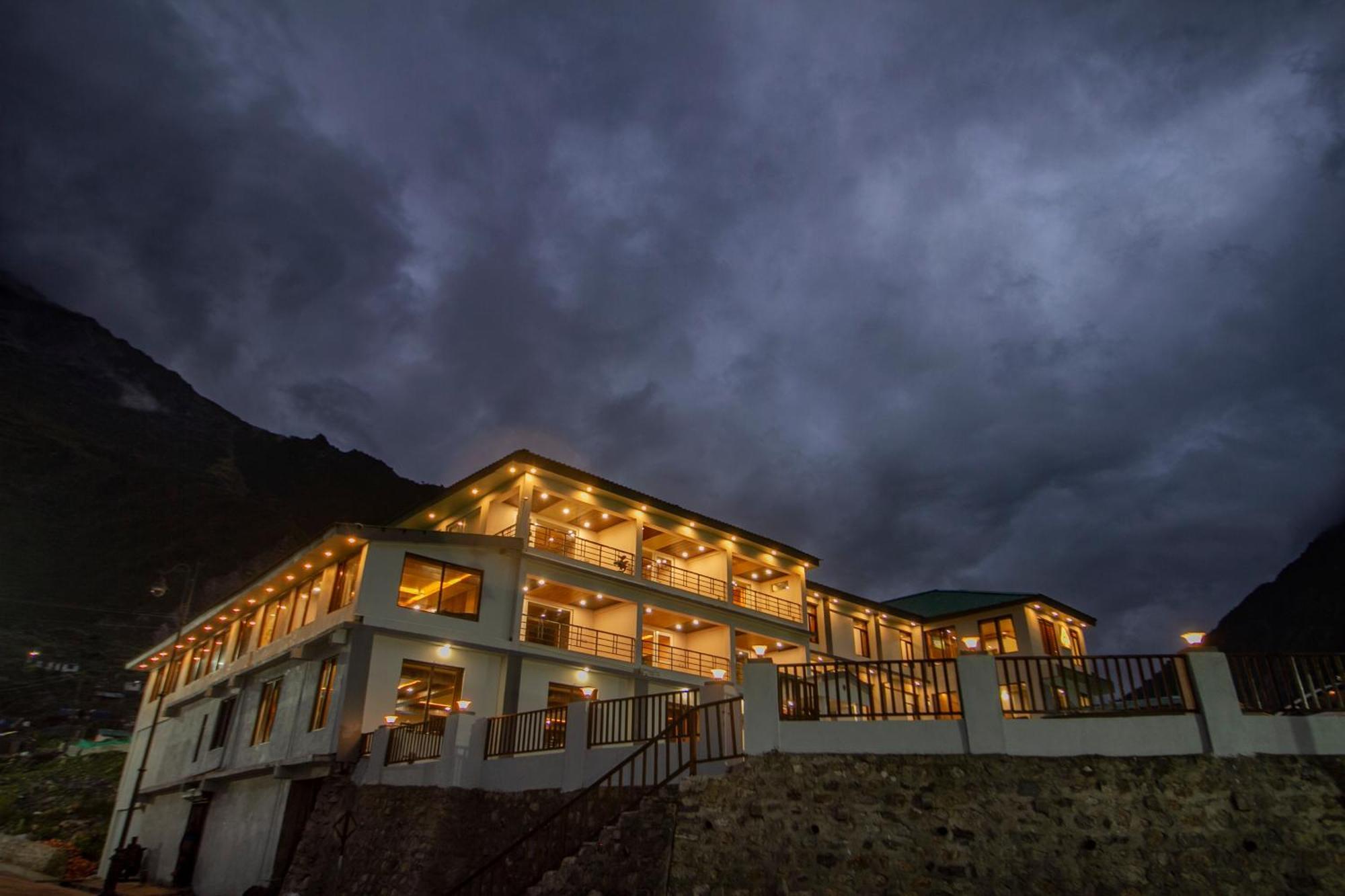 Amritara The Avadh Hotel Badrinath Bagian luar foto
